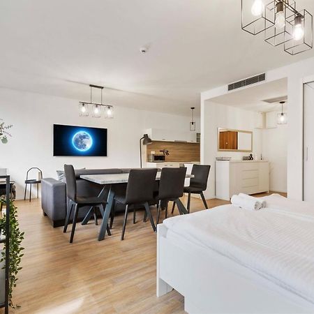 Lam Moon - Ac - Terrace Apartment บราติสลาวา ภายนอก รูปภาพ