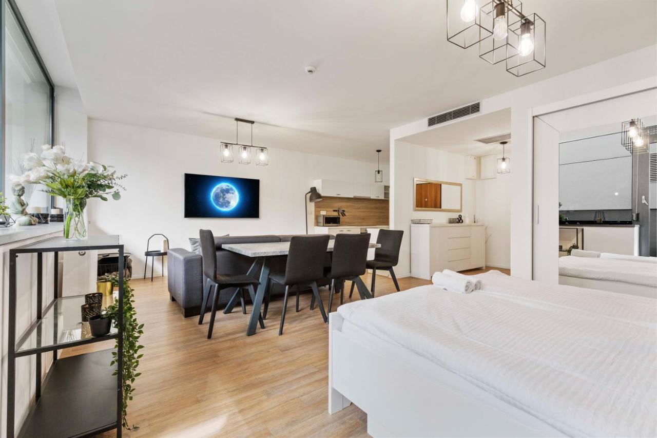 Lam Moon - Ac - Terrace Apartment บราติสลาวา ภายนอก รูปภาพ