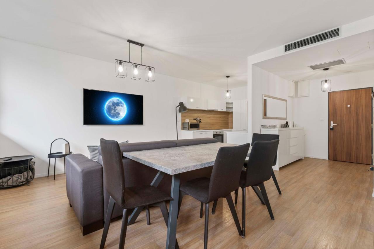 Lam Moon - Ac - Terrace Apartment บราติสลาวา ภายนอก รูปภาพ