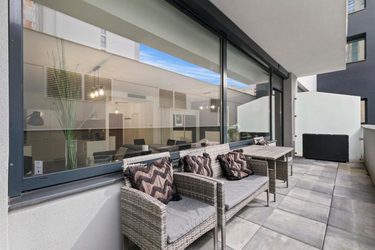 Lam Moon - Ac - Terrace Apartment บราติสลาวา ภายนอก รูปภาพ