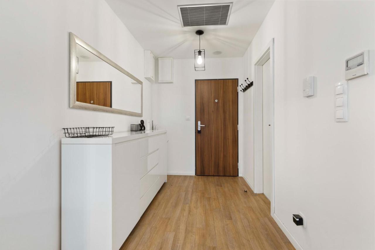 Lam Moon - Ac - Terrace Apartment บราติสลาวา ภายนอก รูปภาพ